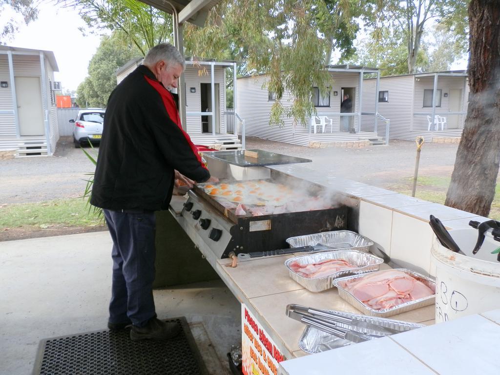 Narrabri Motel And Caravan Park Экстерьер фото