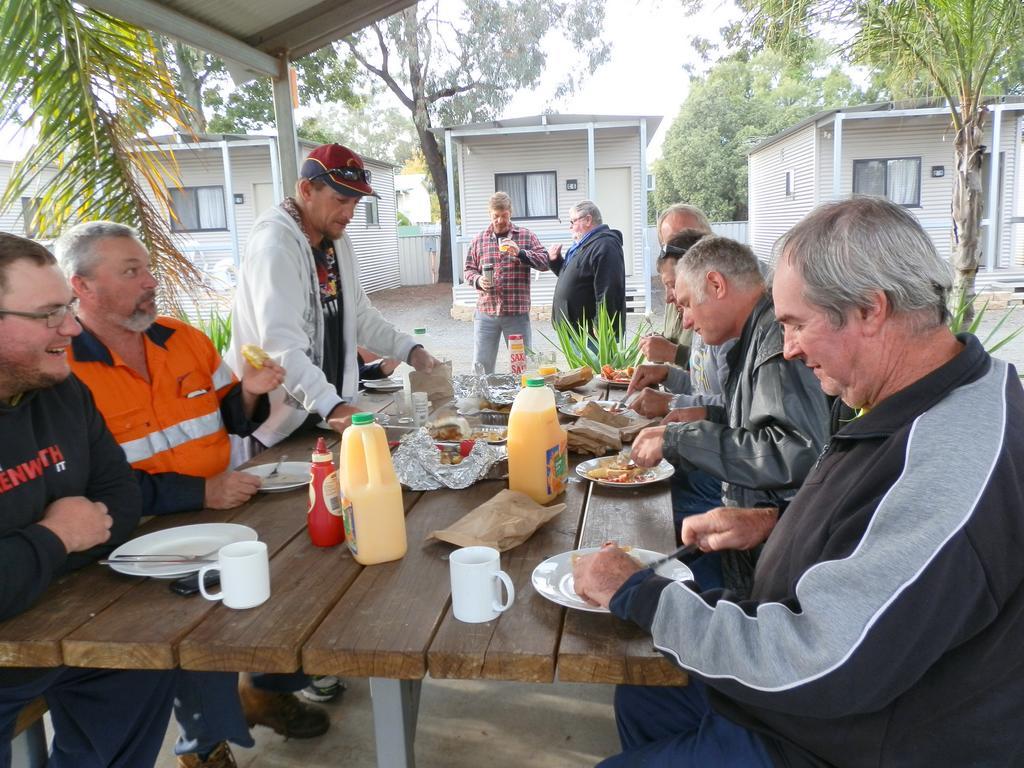 Narrabri Motel And Caravan Park Экстерьер фото